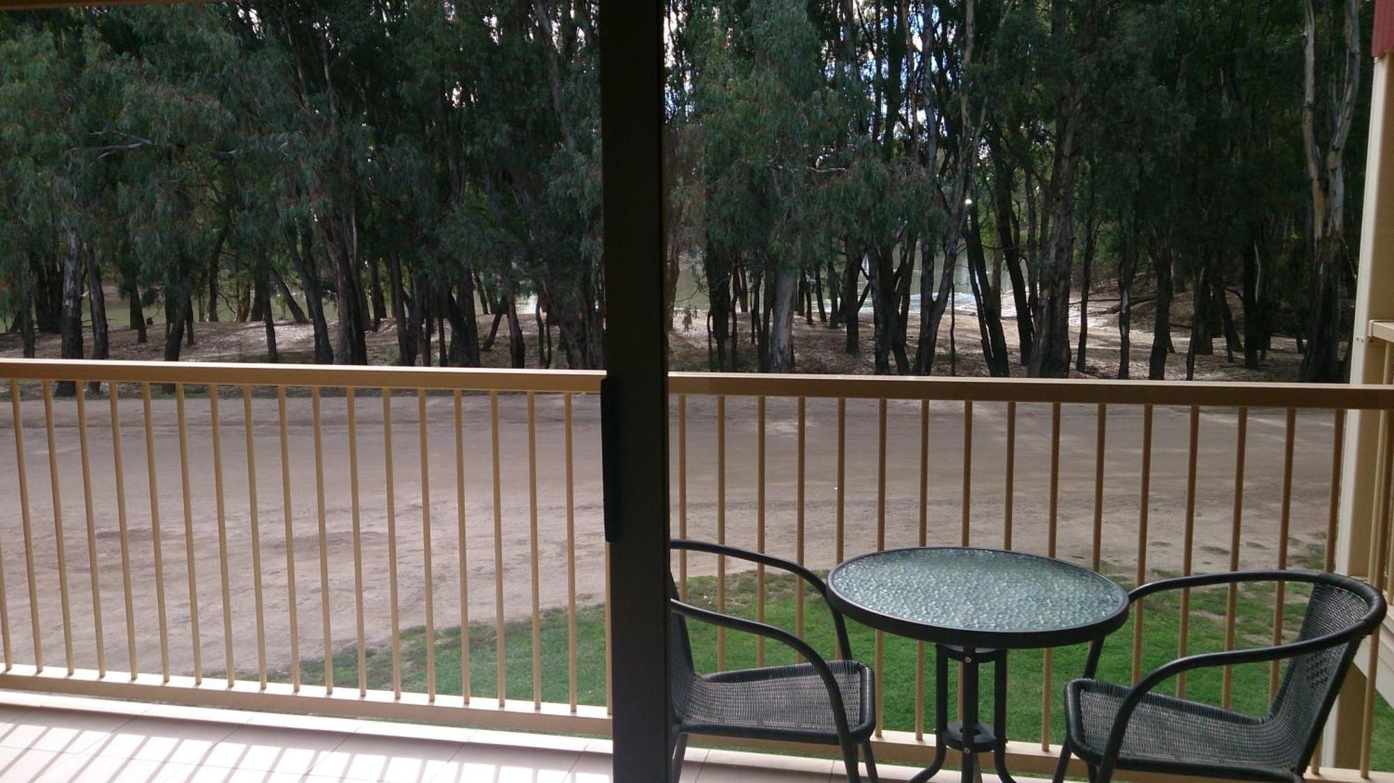 Murray Waters Motor & Motel 4*