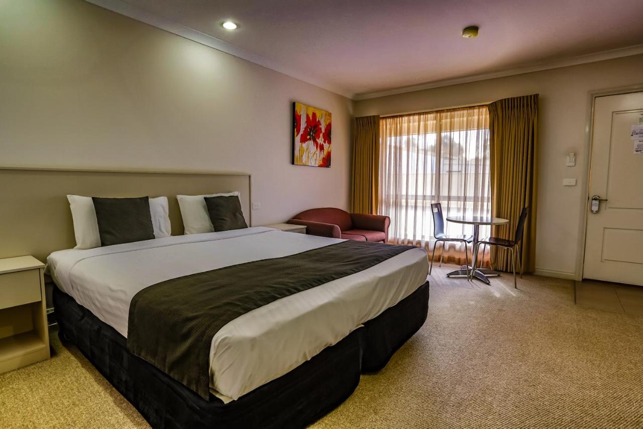 Murray Waters Motor & 4*