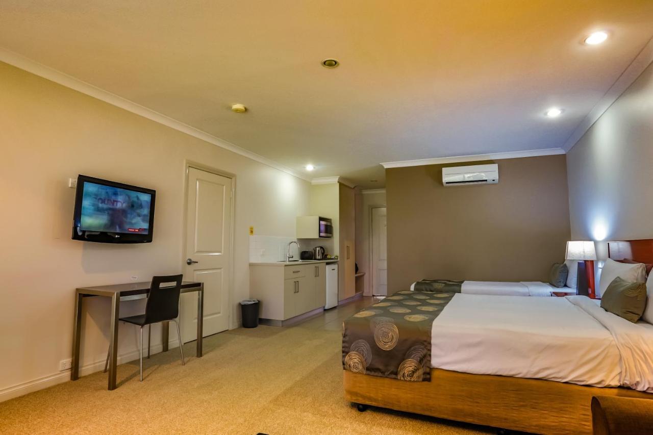 Murray Waters Motor & 4*