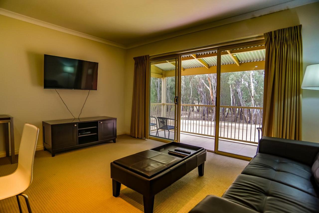 Murray Waters Motor & Motel